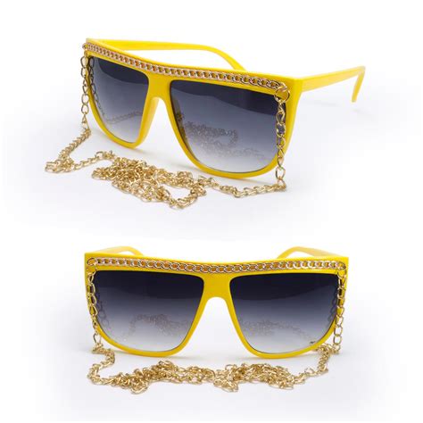 snooki sunglasses with chain.